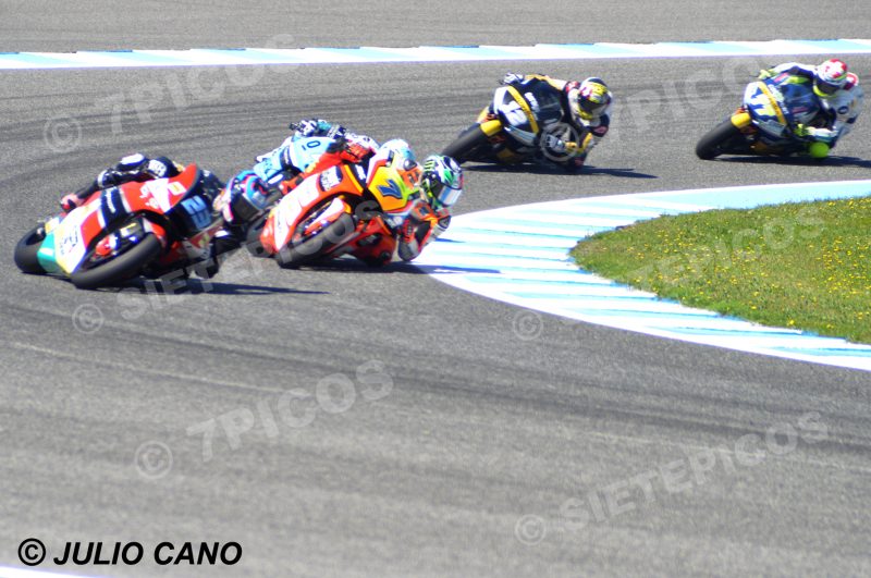Pilotos Marcel Schrötter (23) (AGR Team), Lorenzo Baldassarri (7) (Forward Team), Thomas Luthi (12) (Garage Plus Interwetten) y Dominique Aegerter (77) (Carxpert Interwetten) en carrera Gran Premio de España Jerez 2016 de Motociclismo