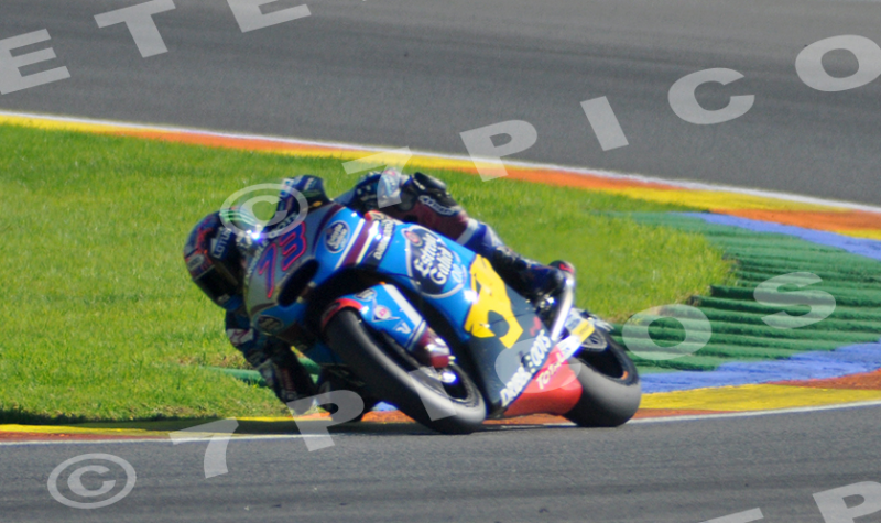 Piloto Alex Marquez (73) (Estrella Galicia 0,0 Marc VDS) en una curva en carrera Gran Premio de la Comunidad Valenciana "Cheste" 2015 de Motociclismo