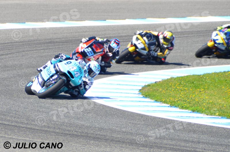 Pilotos Miguel Oliviera (44) (Leopard Racing), Marcel Schrötter (23) (AGR Team), Thomas Luthi (12) (Garage Plus Interwetten) y Dominique Aegerter (77) (Carxpert Interwetten) en carrera Gran Premio de España Jerez 2016 de Motociclismo