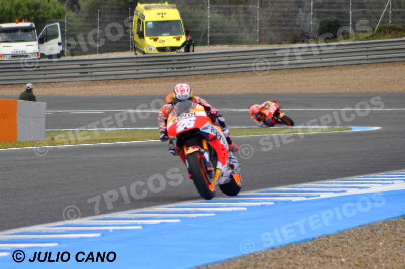 Pilotos Dani Pedrosa (26) (Repsol Honda) y Marc Marquez (93) (Repsol Honda) en carrera Gran Premio de España Jerez 2016 de Motociclismo
