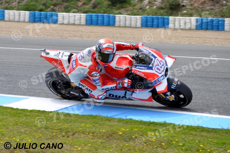 Piloto Andrea Dovicioso (04) (Ducati Team) en carrera Gran Premio de España Jerez 2016 de Motociclismo