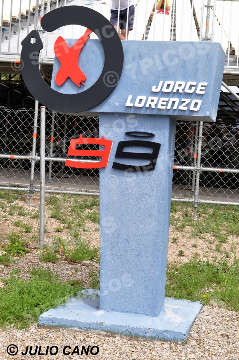 Monolito Curva Jorge Lorenzo en Ciruito de Jerez