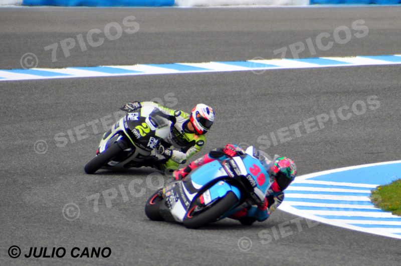 Pilotos Luis Salom (39) (Sag Team) y Jesko Raffin (2) (Sports Millions) en carrera Gran Premio de España Jerez 2016 de Motociclismo