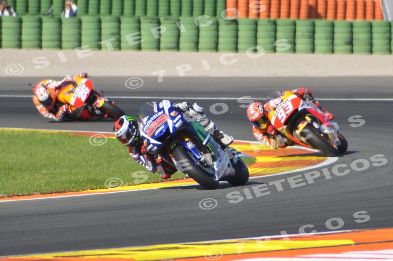 Pilotos Jorge Lorenzo (99) (Movistar Yamaha), Marc Marquez (93) (Repsol Honda) y Dani Pedrosa (26) (Repsol Honda) en carrera Gran Premio de la Comunidad Valenciana "Cheste" 2015 de Motociclismo
