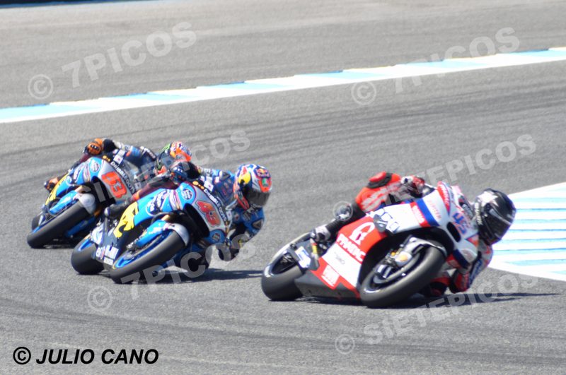 Piloto Scott Redding (45) (Octo Pramac Yakhnich), Jack Miller (43) (Estrella Galicia 0,0 Marc VDS) y Tito Rabat (53) (Estrella Galicia 0,0 Marc VDS) en carrera Gran Premio de España Jerez 2016 de Motociclismo
