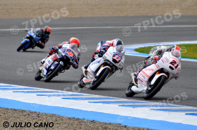 Pilotos Francesco Bagnaia (21) (Aspar Mahindra), Albert Arenas (12) (MRW Mahindra Aspar Team), Fabio di Giannantonio (4) (Gresini Racing) y Aron Canet (44) (Estrella Galicia 0,0) en carrera Gran Premio de España Jerez 2016 de Motociclismo