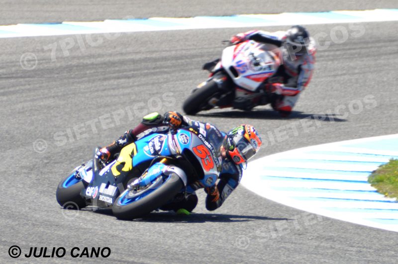 Pilotos Tito Rabat (53) (Estrella Galicia 0,0 Marc VDS) y Scott Redding (45) (Octo Pramac Yakhnich) en carrera Gran Premio de España Jerez 2016 de Motociclismo