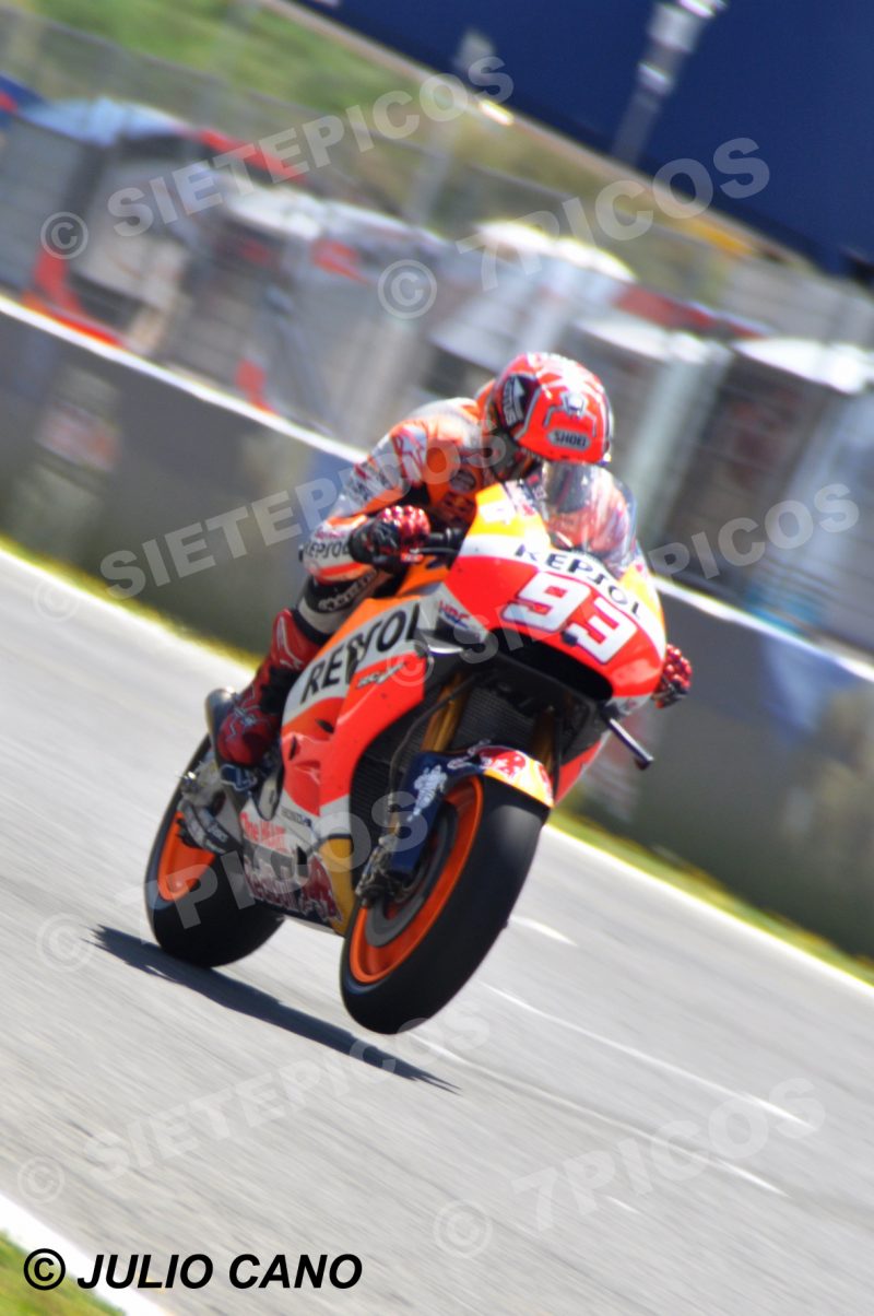Piloto Marc Marquez (93) (Repsol Honda) haciendo un caballito en carrera Gran Premio de España Jerez 2016 de Motociclismo