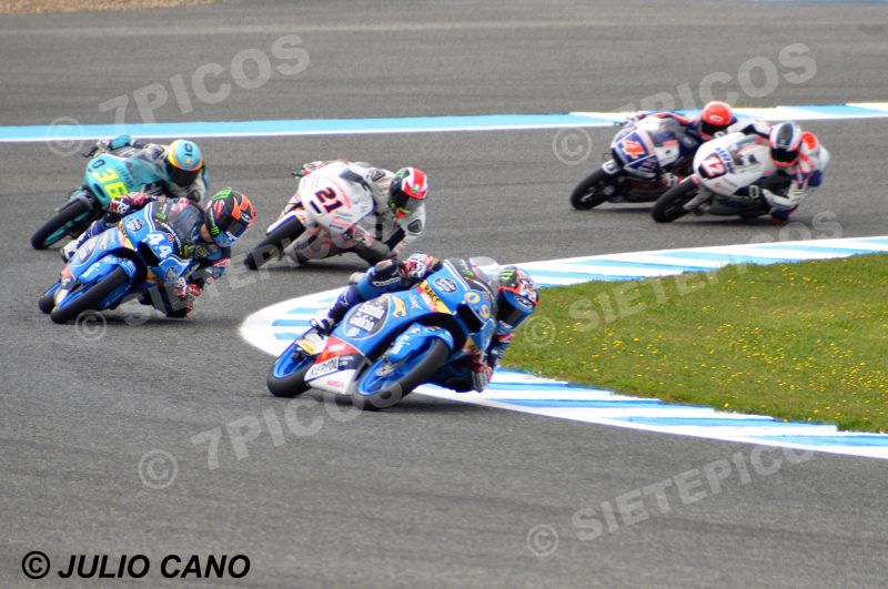 Pilotos Jorge Navarro (09) (Estrella Galicia 0,0), Aron Canet (44) (Estrella Galicia 0,0), Joan Mir (36) (Leopar Racing), Francesco Bagnaia (21) (Aspar Mahindra), Albert Arenas (12) (MRW Mahindra Aspar Team), Fabio di Giannantonio (4) (Gresini Racing) en carrera Gran Premio de España Jerez 2016 de Motociclismo