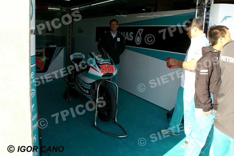 Box Petronas Raceline Malaysia motocicleta piloto Hafizh Syahrin (55) Gran Premio Movistar de Aragon 2016 de Motociclismo Motorland Alcañiz