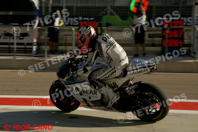 Piloto Yonny Hernandez (68) (Pull&Bear Aspar Team) saliendo del box Gran Premio Movistar de Aragon 2016 de Motociclismo Motorland Alcañiz