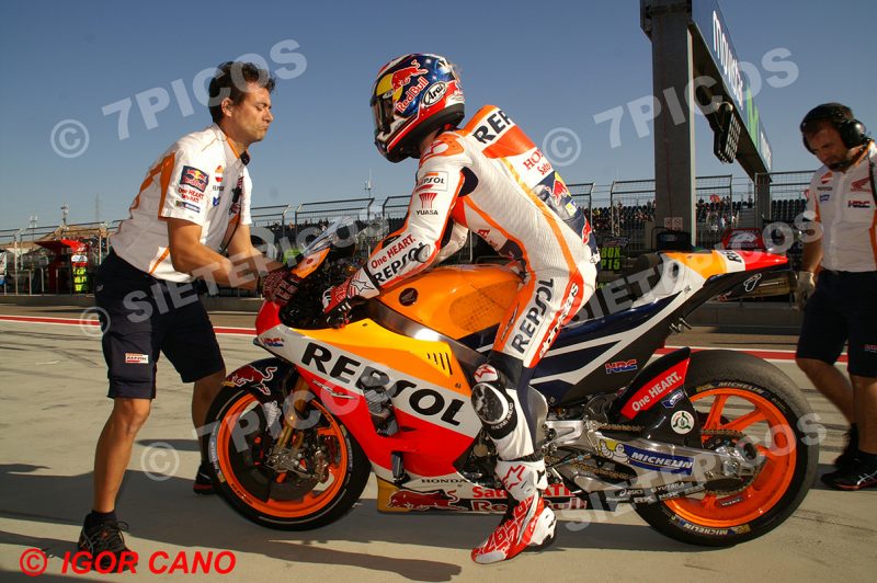 Piloto Dani Pedrosa (26) (Repsol Honda) llegando al box