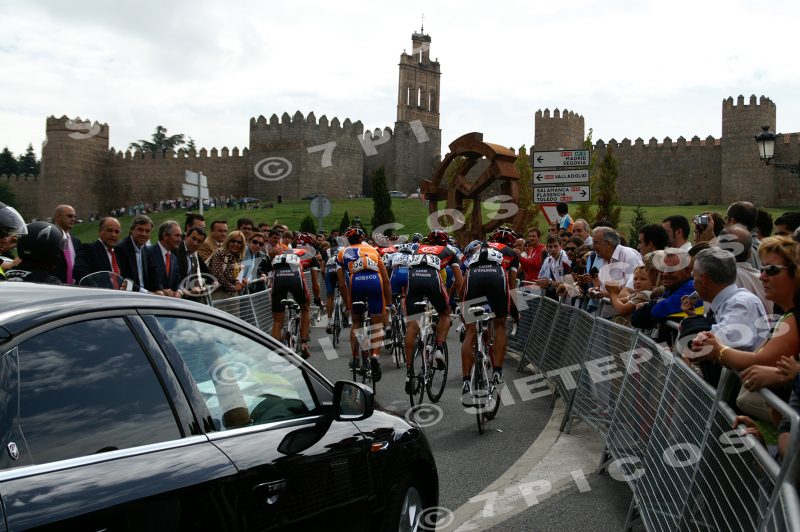 Cola del peloton Salida Etapa Avila-Alto de Abantos Vuelta Ciclista a España 2007