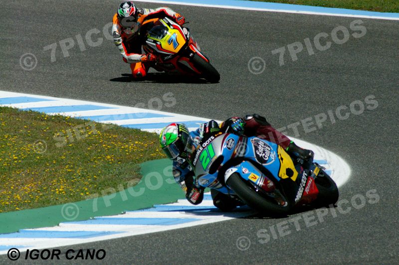 Pilotos Franco Morbidelli (21) (Estrella Galicia 0,0 Marc VDS) y Lorenzo Baldassarri (7) (Forward Team) en carrera Gran Premio de España Jerez 2016 de Motociclismo