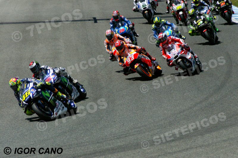 Pilotos Valentino Rossi (46) (Movistar Yamaha), Jorge Lorenzo (99) (Movistar Yamaha), Marc Marquez (93) (Repsol Honda), Dani Pedrosa (26) (Repsol Honda), Andrea Dovicioso (04) (Ducati Team), Aleix Espargaró (41) (Team Suzuki Ecstar), Maverick Viñales (25) (Team Suzuki Ecstar) y Pol Espargaró (44) (Monster Yamaha Tech3) en carrera Gran Premio de España Jerez 2016 de Motociclismo