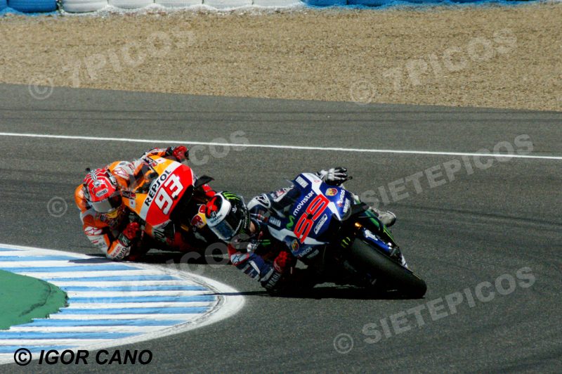 Piloto Jorge Lorenzo (99) (Movistar Yamaha) y Marc Marquez (93) (Repsol Honda) en carrera Gran Premio de España Jerez 2016 de Motociclismo