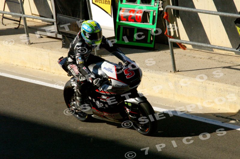 Piloto Johann Zarco (5) (Ajomotorsport) en pit lane saliendo del Box Gran Premio de la Comunidad Valenciana "Cheste" 2015 de Motociclismo