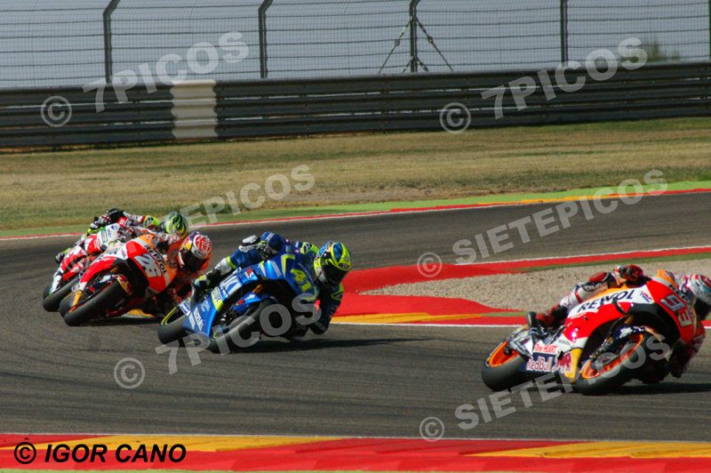 Pilotos Marc Marquez (93) (Repsol Honda), Aleix Espargaró (41) (Team Suzuki Ecstar), Dani Pedrosa (26) (Repsol Honda) y Cal Crutchlow (35) (LCR Honda) curva 12 en carrera Gran Premio Movistar de Aragon 2016 de Motociclismo Motorland Alcañiz