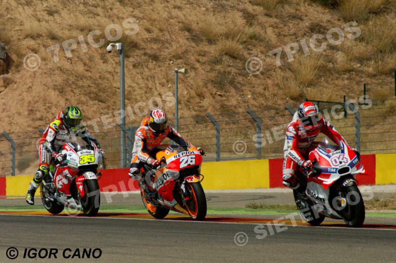 Pilotos Andrea Dovicioso (04) (Ducati Team), Dani Pedrosa (26) (Repsol Honda) y Cal Crutchlow (35) (LCR Honda) en carrrera Gran Premio Movistar de Aragon 2016 de Motociclismo Motorland Alcañiz