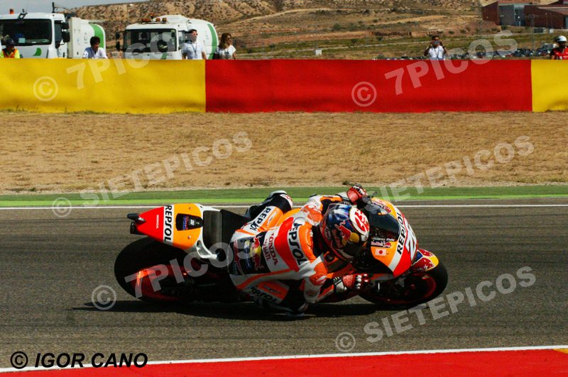 Piloto Dani Pedrosa (26) (Repsol Honda) en curva 14 Gran Premio Movistar de Aragon 2016 de Motociclismo Motorland Alcañiz