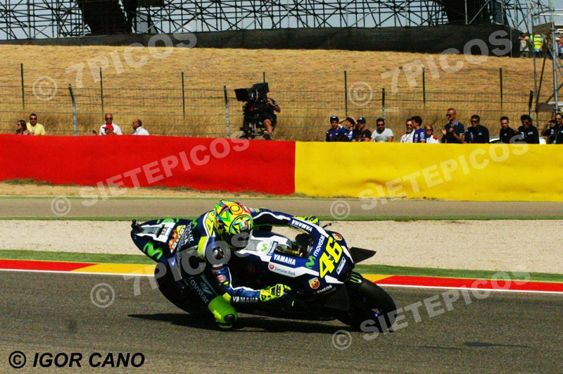 Piloto Valentino Rossi (46) (Movistar Yamaha) curva 14 Gran Premio Movistar de Aragon 2016 de Motociclismo Motorland Alcañiz