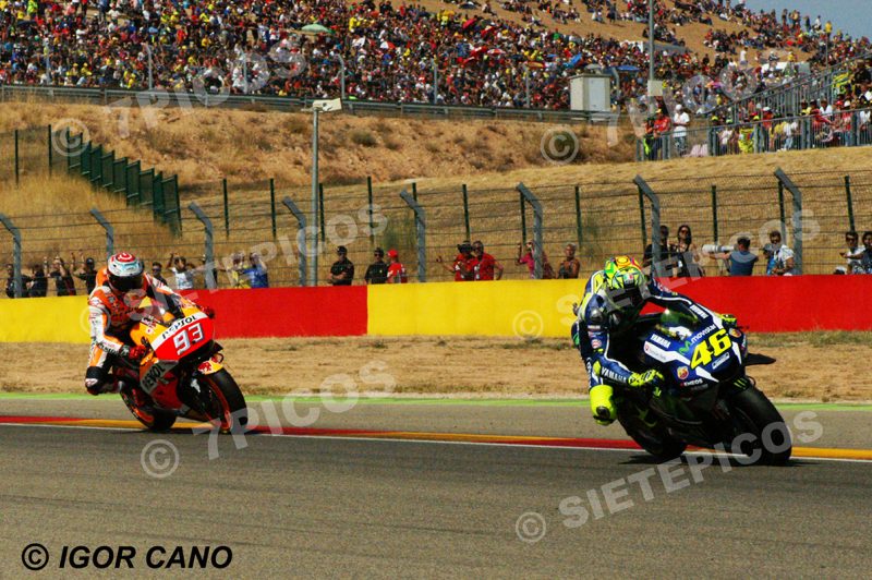 Pilotos Valentino Rossi (46) (Movistar Yamaha) y Marc Marquez (93) (Repsol Honda) en carrera Gran Premio Movistar de Aragon 2016 de Motociclismo Motorland Alcañiz