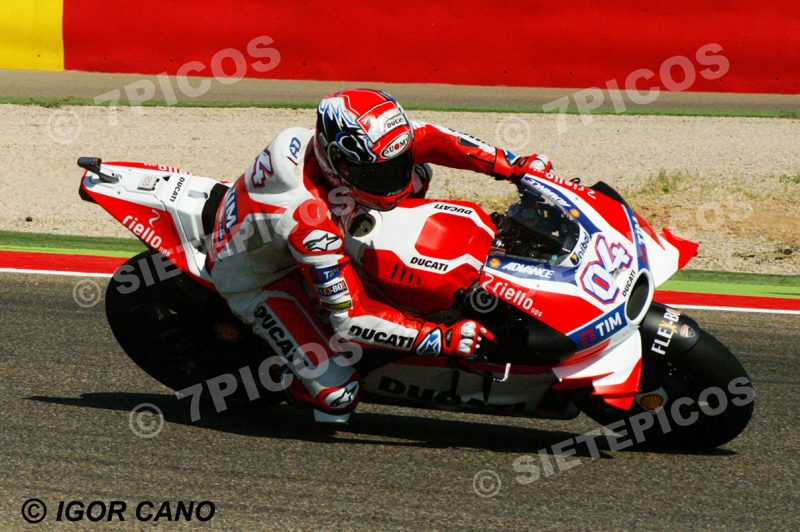 Piloto Andrea Dovicioso (04) (Ducati Team) curva 14 Gran Premio Movistar de Aragon 2016 de Motociclismo Motorland Alcañiz