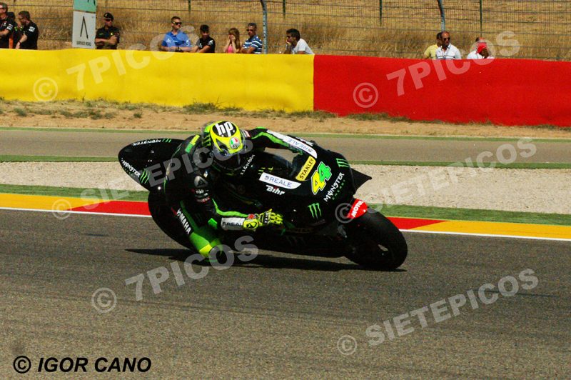 Piloto Pol Espargaró (44) (Monster Yamaha Tech3) curva 14 en carrera Gran Premio Movistar de Aragon 2016 de Motociclismo Motorland Alcañiz