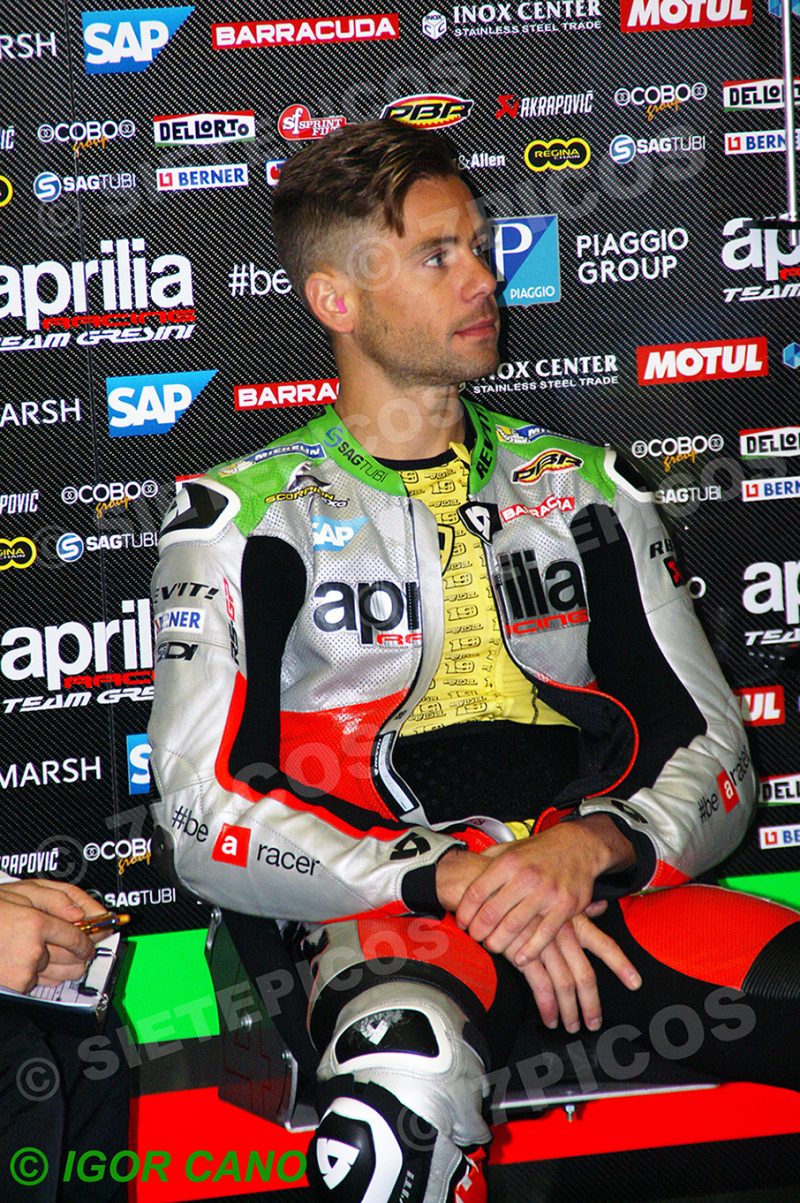 Piloto Alvaro Bautista (19) (Aprilia Racing Team Gresini)sentado en su box Gran Premio de España Jerez 2016 de Motociclismo