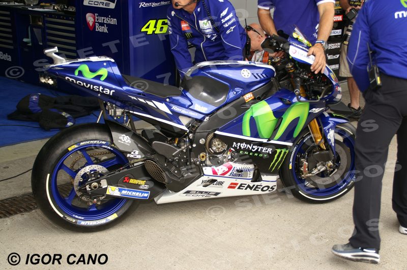 Motocicleta Piloto Valentino Rossi (46) (Movistar Yamaha) en Pit Lane Gran Premio de España Jerez 2016 de Motociclismo