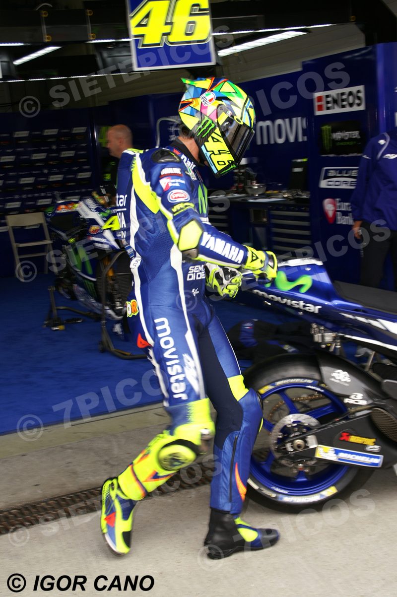 Piloto Valentino Rossi (46) (Movistar Yamaha) saliendo del Box Gran Premio de España Jerez 2016 de Motociclismo