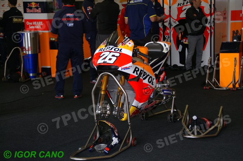 Motocilceta sobre caballetes piloto Dani Pedrosa (26) (Repsol Honda) en Box Gran Premio de España Jerez 2016 de Motociclismo