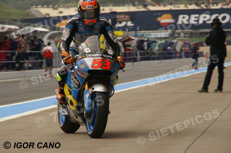Piloto Tito Rabat (53) (Estrella Galicia 0,0 Marc VDS) en pit lane llegando al Box Gran Premio de España Jerez 2016 de Motociclismo