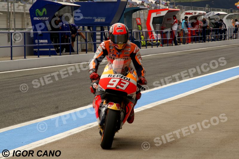 Piloto Marc Márquez (93) (Repsol Honda) en pit lane llegando al Box Gran Premio de España Jerez 2016 de Motociclismo