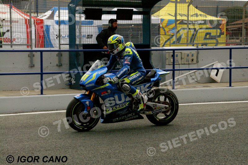 Piloto Aleix Espargaró (41) (Team Suzuki Ecstar) pasando por Pit Lane Gran Premio de España Jerez 2016 de Motociclismo