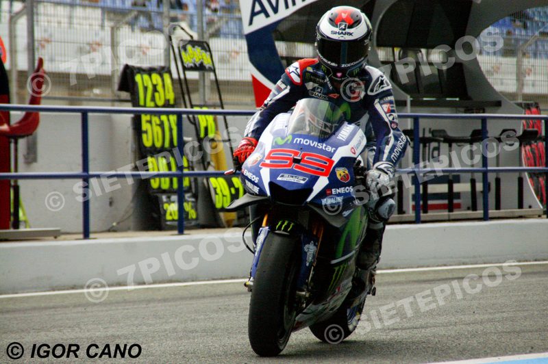 Piloto Jorge Lorenzo (Movistar Yamaha) llegando al box Gran Premio de España Jerez 2016 de Motociclismo