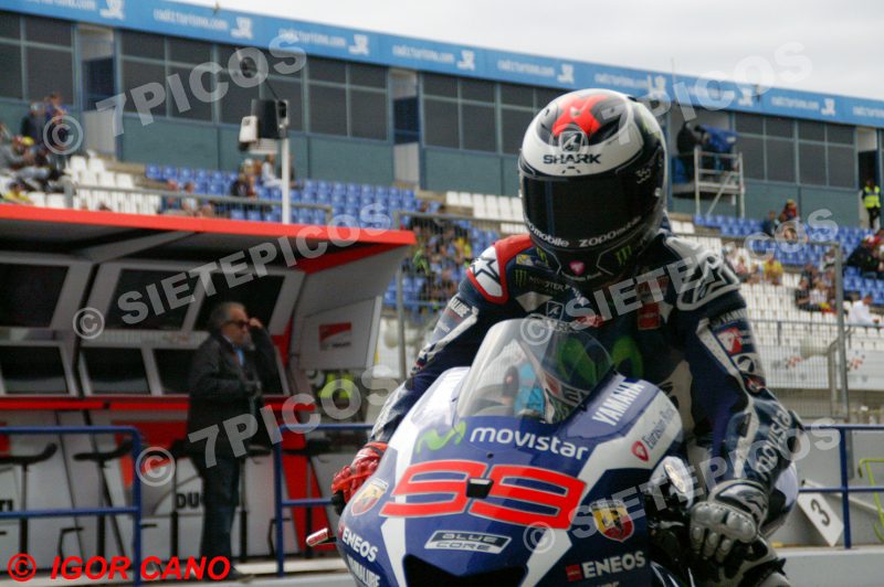 Piloto Jorge Lorenzo (Movistar Yamaha) llegando al box Gran Premio de España Jerez 2016 de Motociclismo