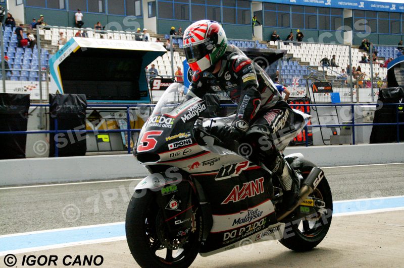 Piloto Johann Zarco (5) (Ajomotorsport) en pit lane llegando al Box Gran Premio de España Jerez 2016 de Motociclismo