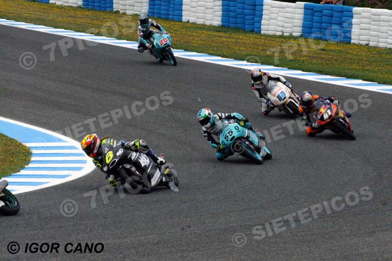 Piloto Maria Herrera (6) (H6 Team), junto a Andrea Locatelli (55) (Leopard Racing) y Fabio Quartararo (20) (Leopard Racing), Brad Binder (41) (Red Bull KTM Ajo) y Jorge Martin (88) (Pull&Bear Aspar Mahindra Team) en carrera Gran Premio de España Jerez 2016 de Motociclismo