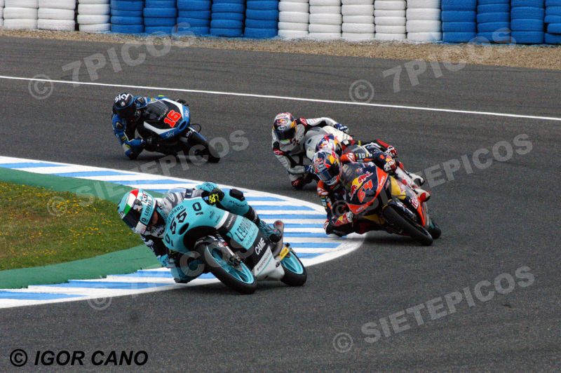 Pilotos Andrea Locatelli (55) (Leopard Racing), Bo Bendsneyder (64) (Red Bull KTM Ajo) y Andrea Migno (16) (Sky Racing Team VR46) en carrera Gran Premio de España Jerez 2016 de Motociclismo