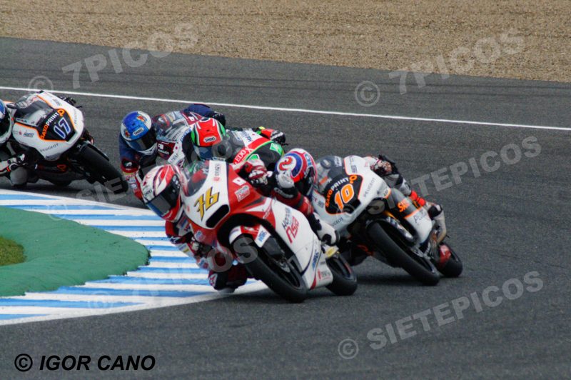 Pilotos Hiroki Ono (76) (Honda Team Asia), Alexis Masbou (10) (Peugeot Mc Saxoprint), John McPhee (17) (Peugeot Mc Saxoprint) en carrera Gran Premio de España Jerez 2016 de Motociclismo