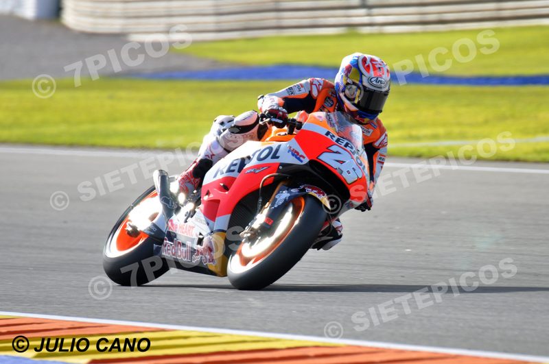 Piloto Dani Pedrosa (26) (Repsol Honda Team) entrando en curva Mick Doohan Gran Premio Motul de la Comunitat Valenciana 2016 Cheste MotoGP TM Circuito Ricardo Tormo