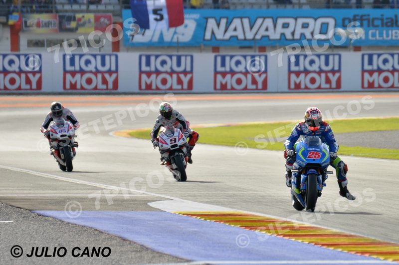 Pilotos Maverick Vinales (25) (Team Suzuki Ecstar), Danilo Petrucci (9) y Scott Redding (45) (Octo Pramac Yakhnich) saliendo de curva Jorge Martinez Aspar Gran Premio Motul de la Comunitat Valenciana 2016 Cheste MotoGP TM Circuito Ricardo Tormo