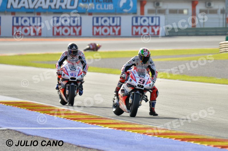 Pilotos Danilo Petrucci (9) y Scott Redding (45) (Octo Pramac Yakhnich) entrando en curva Mick Doohan Gran Premio Motul de la Comunitat Valenciana 2016 Cheste MotoGP TM Circuito Ricardo Tormo
