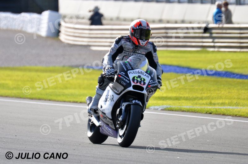 Piloto Yonny Hernandez (68) (Pull&Bear Aspar Team) entrando en curva Mick Doohan Gran Premio Motul de la Comunitat Valenciana 2016 Cheste MotoGP TM Circuito Ricardo Tormo