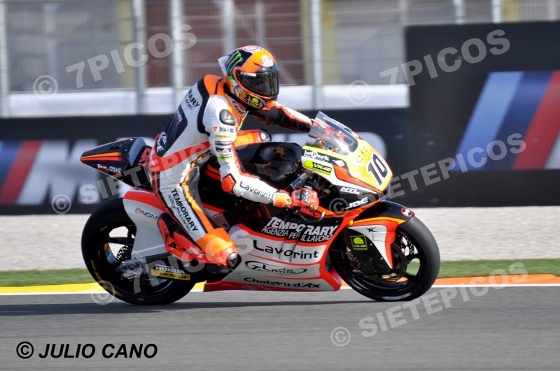 Piloto Luca Marini (10) (Forward Team) en curva Nico Terol Gran Premio Motul de la Comunitat Valenciana 2016 Cheste Moto2 TM Circuito Ricardo Tormo MotoGP TM