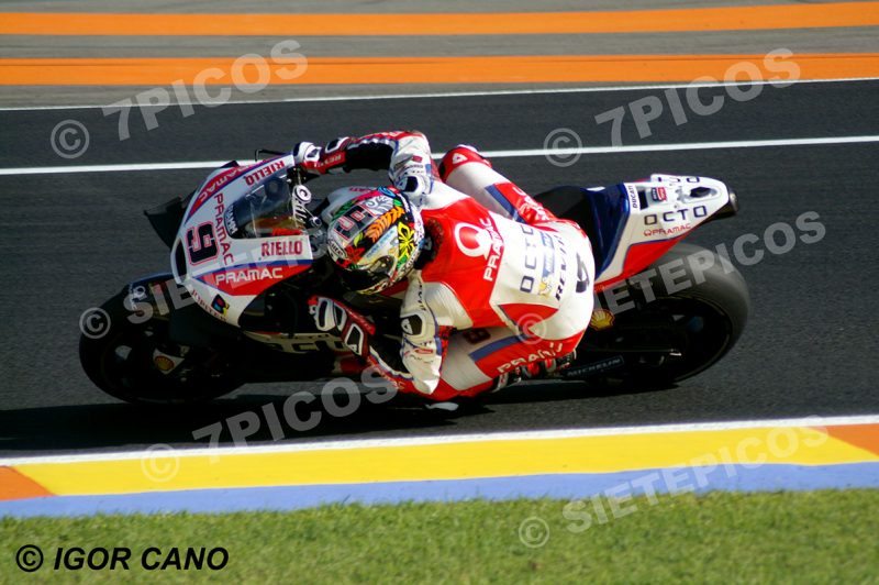 Piloto Danilo Petrucci (9) (Octo Pramac Yakhnich) en curva Jorge Martinez Aspar Gran Premio Motul de la Comunitat Valenciana 2016 Cheste MotoGP TM Circuito Ricardo Tormo