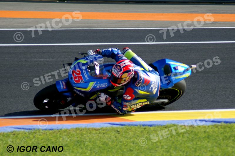 Piloto Maverick Vinales (25) (Team Suzuki Ecstar) en curva Jorge Martinez Aspar Gran Premio Motul de la Comunitat Valenciana 2016 Cheste MotoGP TM Circuito Ricardo Tormo