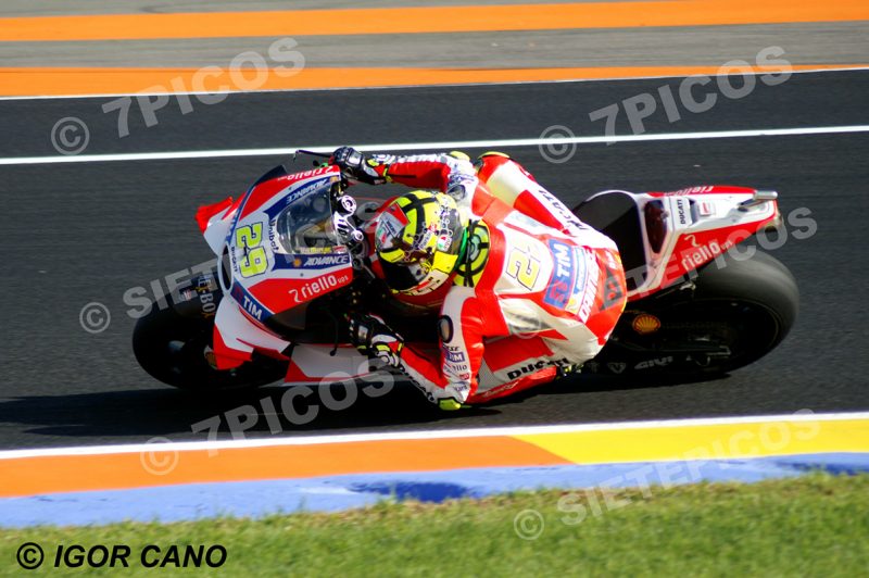Piloto Andrea Iannone (29) (Ducati Team) en curva Jorge Martinez Aspar Gran Premio Motul de la Comunitat Valenciana 2016 Cheste MotoGP TM Circuito Ricardo Tormo