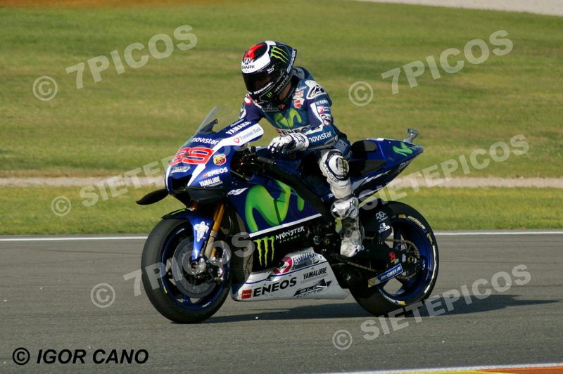 Piloto Jorge Lorenzo (99) (MOVISTAR YAMAHA Motogp) en recta entre curva Nico Terol y curva 5 Gran Premio Motul de la Comunitat Valenciana 2016 Cheste MotoGP TM Circuito Ricardo Tormo